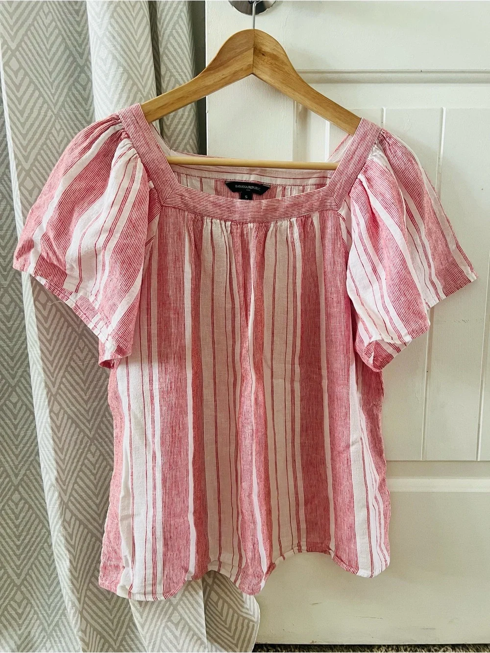 Banana Republic Red & White Striped Square-Neck Puff Sleeve Top Small